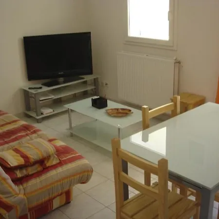 Confortable Avec Terrasse, Bbq, à 700m Des Commerces Et 1.5km De La Plage, Idéale Pour 6 Pers. - Fr-1-782-8 Villa
