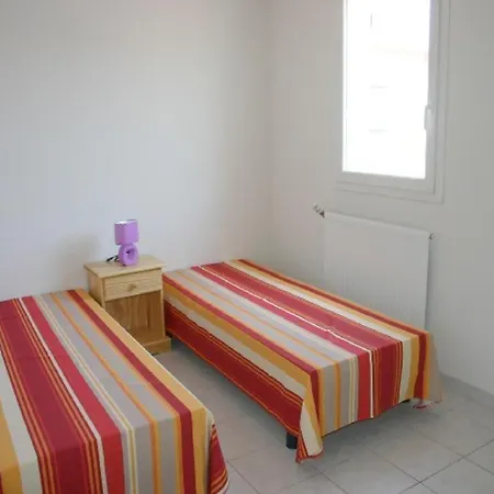 Confortable Avec Terrasse, Bbq, à 700m Des Commerces Et 1.5km De La Plage, Idéale Pour 6 Pers. - Fr-1-782-8 Villa *