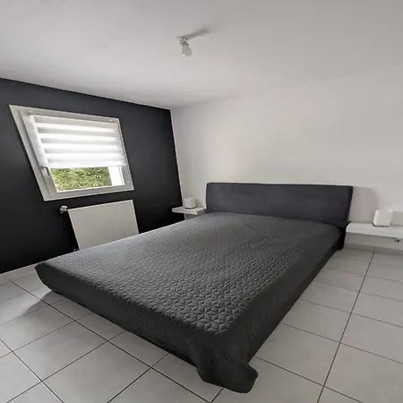 Confortable Avec Terrasse, Bbq, A 700m Des Commerces Et 1.5km De La Plage, Ideale Pour 6 Pers. - Fr-1-782-8 *